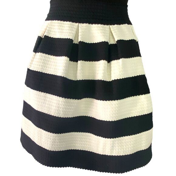 A'gaci Black and White Striped Fit and Flare Pleated  Mini skirt Dress Large - Picture 5 of 13